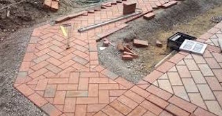 Укладка тротуарной плитки в Мирном в октябре