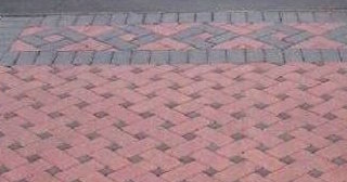 Укладка тротуарной плитки на старое бетонное основание в Мирном в октябре