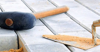 Профессиональная укладка тротуарной брусчатки в Мирном в октябре