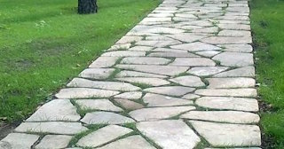 Профессиональная укладка камня на дорожки в Мирном в октябре