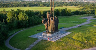 Благоустройство памятников в Мирном от 910 руб. – компания ТротуарнаяПлитка